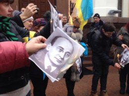 В Одессе активистов накажут за сожжение портрета Берии