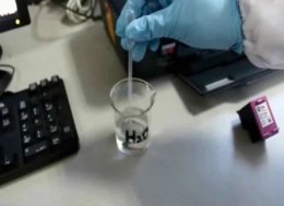 Химики изобрели бумагу, на которой можно печатать водой, а не чернилами (ФОТО)