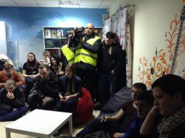 В Донецке хулиганы разгромили кафе и побили людей (ВИДЕО)
