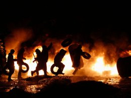 Конец перемирия. На Грушевского вновь горят шины