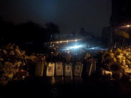На Грушевского установили металлические ворота (ФОТО)