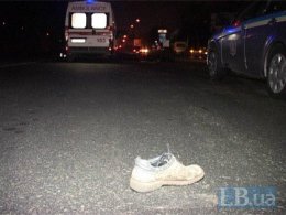 В Киеве под колесами автомобиля Mercedes погиб мужчина (ФОТО)