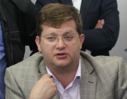 Янукович продвигает в премьеры Кинаха