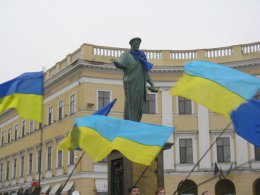 В Одессе пытались сорвать Майдан с помощью бомжей, алкоголиков и клоунов (ВИДЕО)