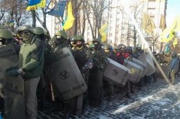 Митингующие пообещали не выпускать депутатов из ВР, пока они не выполнят требования