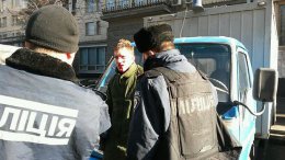 На улице Липской милиция начала задерживать и паковать митингующих в автозак (ФОТО)