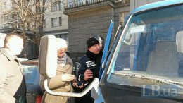На улице Липской милиция начала задерживать и паковать митингующих в автозак (ФОТО)