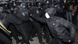 СБУ и МВД дали время до 18.00 лидерам оппозиции успокоить протестующих