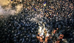 Мимо ВР пронесли обезглавленное тело митингующего