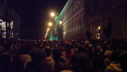 В Ивано-Франковске активисты вынудили "Беркут" без шлемов покинуть здание МВД (ФОТО)