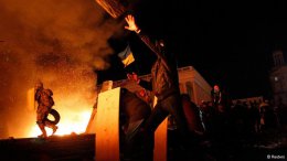 Во время столкновений митингующих с силовиками пострадали несколько зданий