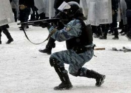Спецназ расстреливает митингующих боевыми патронами (ВИДЕО)