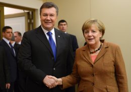 Меркель предложила Януковичу посредничество
