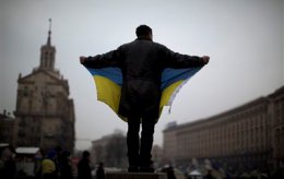 Лидер евромайдана облил себя бензином