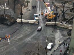 Власть оградила железобетонными блоками весь правительственный квартал