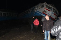 Под Киевом на пути электрички бросили грузовик