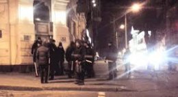 Люди с битами напали на патруль ГАИ (ВИДЕО)