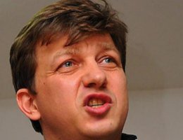 Свободовцы побили евромайдановца Олеся Дония в туалете