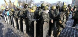 Аваков вооружил юношей из «народной самообороны»