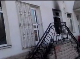 В Киеве подожгли офис нардепа Пилипишина (ВИДЕО)