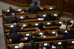 Регионалы и коммунисты продолжают демонстративно кнопкодавить (ФОТО)