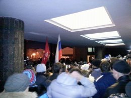 Пророссийские активисты установили флаг России на ВР Крыма (ФОТО)