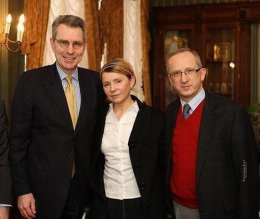 Юлия Тимошенко «исцелилась» в американском посольстве (ФОТО)