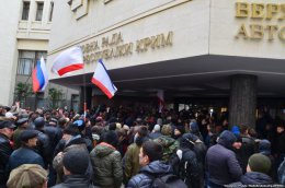 Пропустите врачей! В Симферополе брат пошел на брата (ВИДЕО)