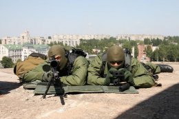 Снайпер в правительственном квартале потерял флешку с личным фотоархивом и документами (ФОТО)