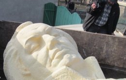 Русский историк сообщил, что памятник педофилу Кутузову во Львове снесли справедливо