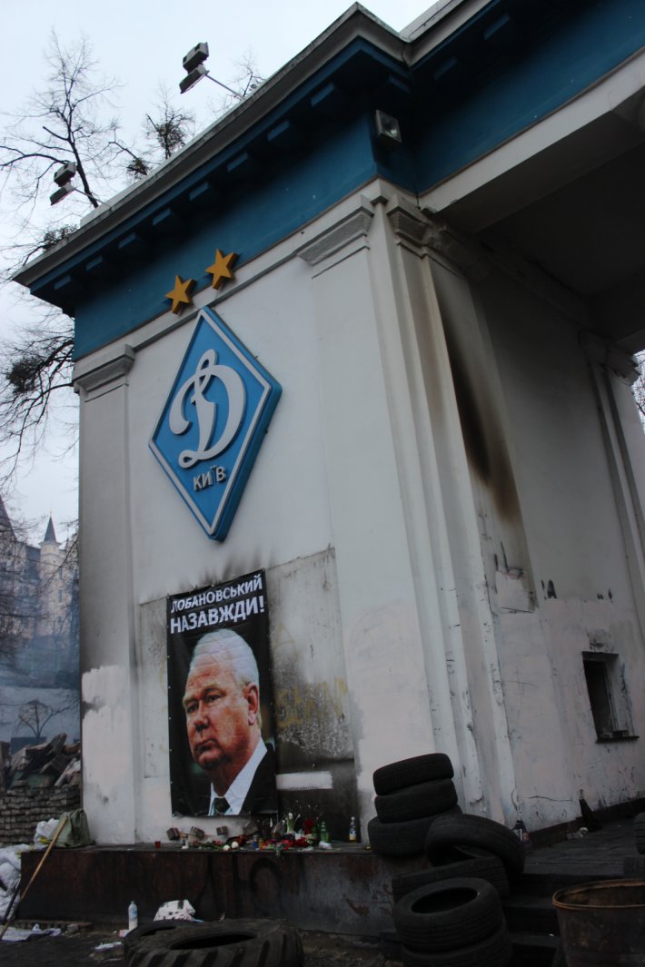 Активисты извинились перед памятником Лобановскому (ФОТО)
