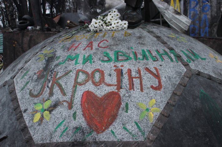 Активисты извинились перед памятником Лобановскому (ФОТО)
