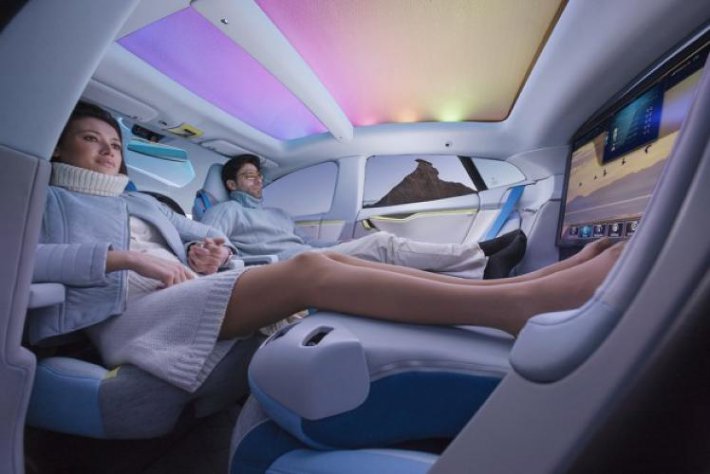 Самоуправляемый автомобиль станет офисом будущего (ФОТО)
