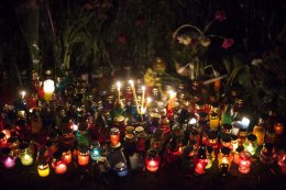 На Майдане вспоминают погибших активистов (ФОТО)