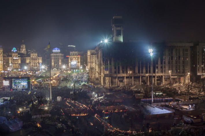 На Майдане вспоминают погибших активистов (ФОТО)