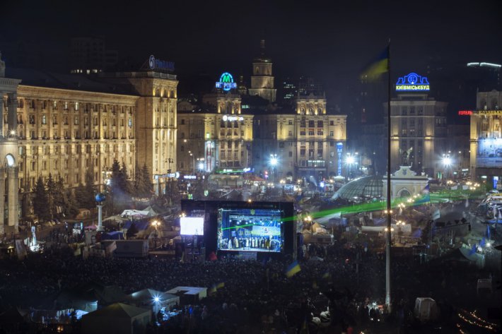 На Майдане вспоминают погибших активистов (ФОТО)