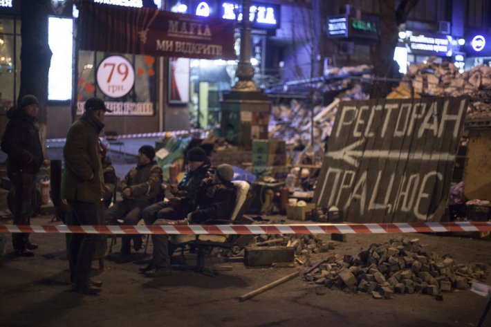 На Майдане вспоминают погибших активистов (ФОТО)