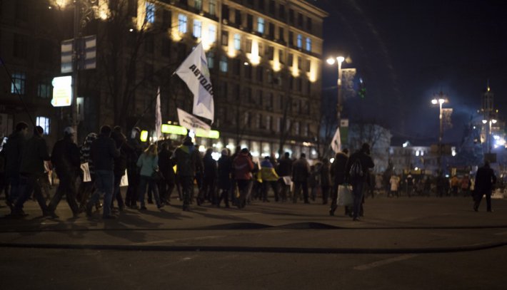 На Майдане вспоминают погибших активистов (ФОТО)