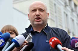 Турчинов полетит в Крым, чтобы урегулировать внутренний конфликт