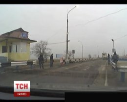 Крым отгородился от Украины вооруженными до зубов боевиками (ВИДЕО)
