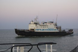 Движение на Керченской переправе остановлено