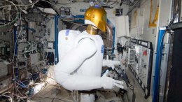 NASA отправит в космос робота-хирурга