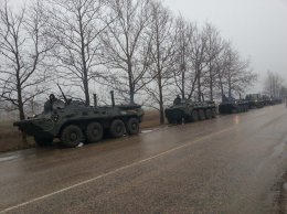 На Симферополь движутся российские БТРы и вертолеты (ВИДЕО)