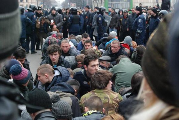 Штурм харьковской ОГА: жестокая расправа над активистами (ВИДЕО)