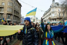 Тысячи днепропетровцев вышли на  "антипутинский" марш