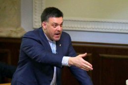 Тягнибок считает, что речь о введении чрезвычайного положения пока не идет