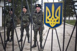В Севастополе ранили двух украинских офицеров
