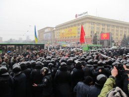 Митингующие пикетируют Харьковскую облгосадминистрацию (ФОТО)