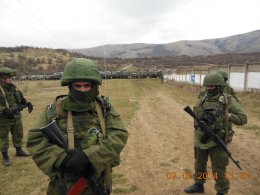 Российские военные открыли предупредительный огонь (ВИДЕО) Российские военные открыли предупредительный огонь (ВИДЕО)