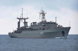 Экипаж украинского корабля отбил атаку вооруженных людей